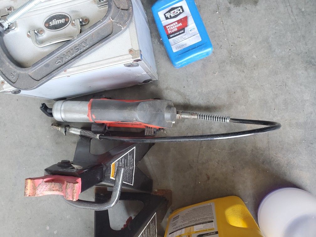 Milwaukee Cordless Grease Gun