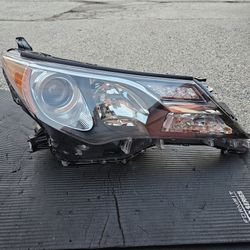 Toyota Rav-4 Headlight 