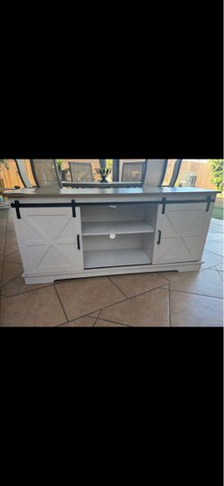 Entertainment center