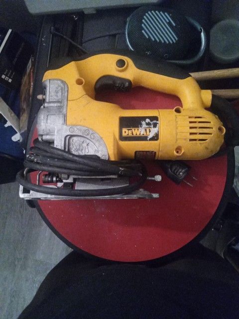 DeWalt  DW331  VS Orbital Jigsaw