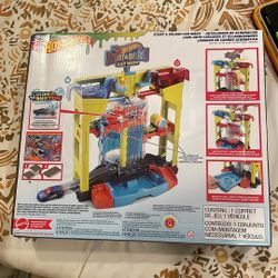 Hot Wheels Stint And Splash Carwash 