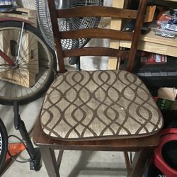 High Table With 3 Chairs. Has Some Scratches, Very Sturdy.