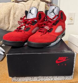 Nike - Air Jordan Retro 5 Raging Bull