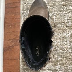 Rugged sexy Clark artisan leather ankle boots women’s size 7 with chunk rubber heel 