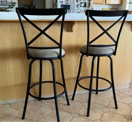 2 Bar stools