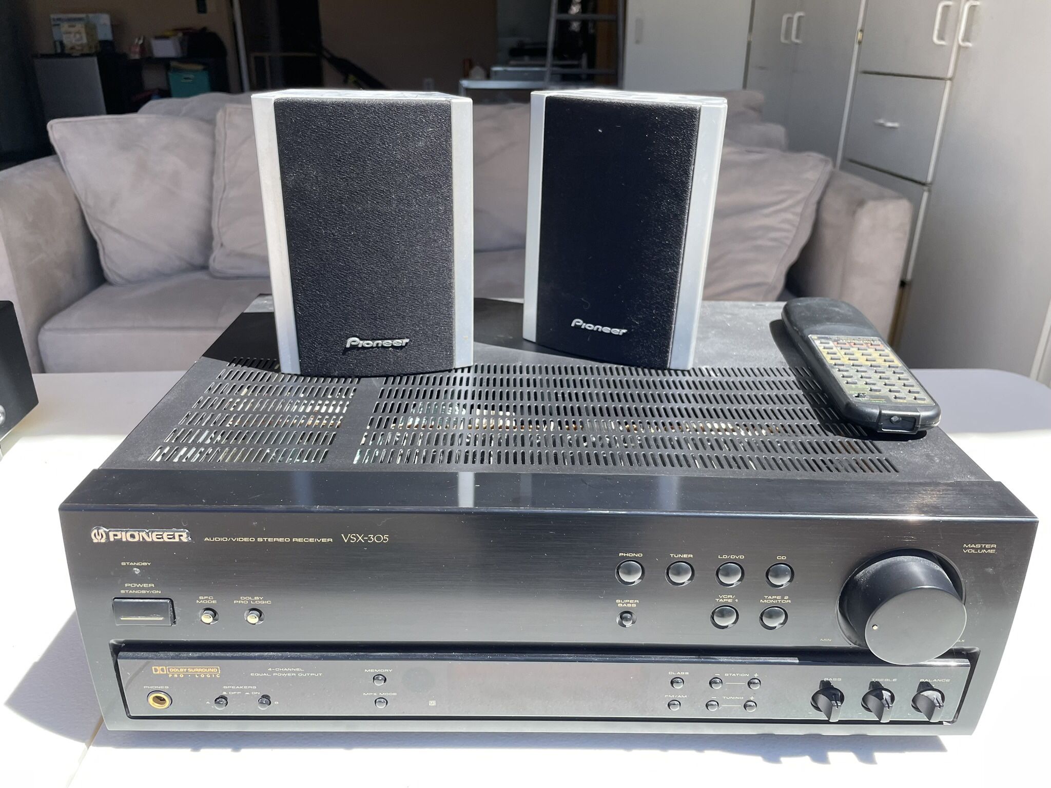 Pioneer Stereo Receiver With Speakers