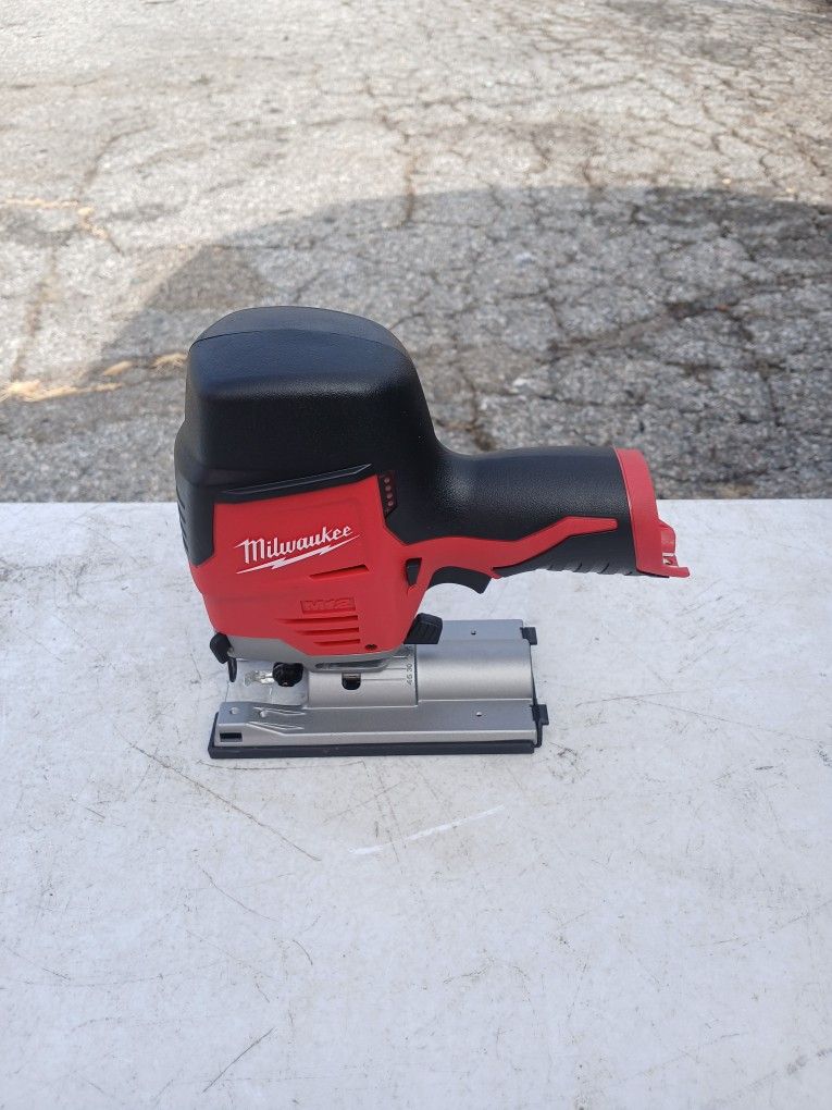 Caladora Milwaukke 12v Para Cortar Tablas Solo Herramienta