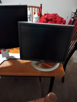 2 Dell and 1 HP monitors