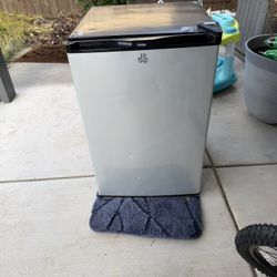 Haier Mini Fridge – Works Great
