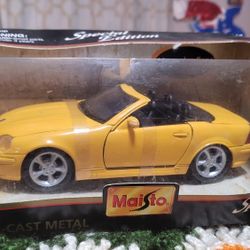 Maisto Mercedes-Benz SLK 1996 Yellow Diecast Special Edition 1:24 vintage