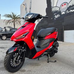 Sporty Gas Scooters For Sale. 