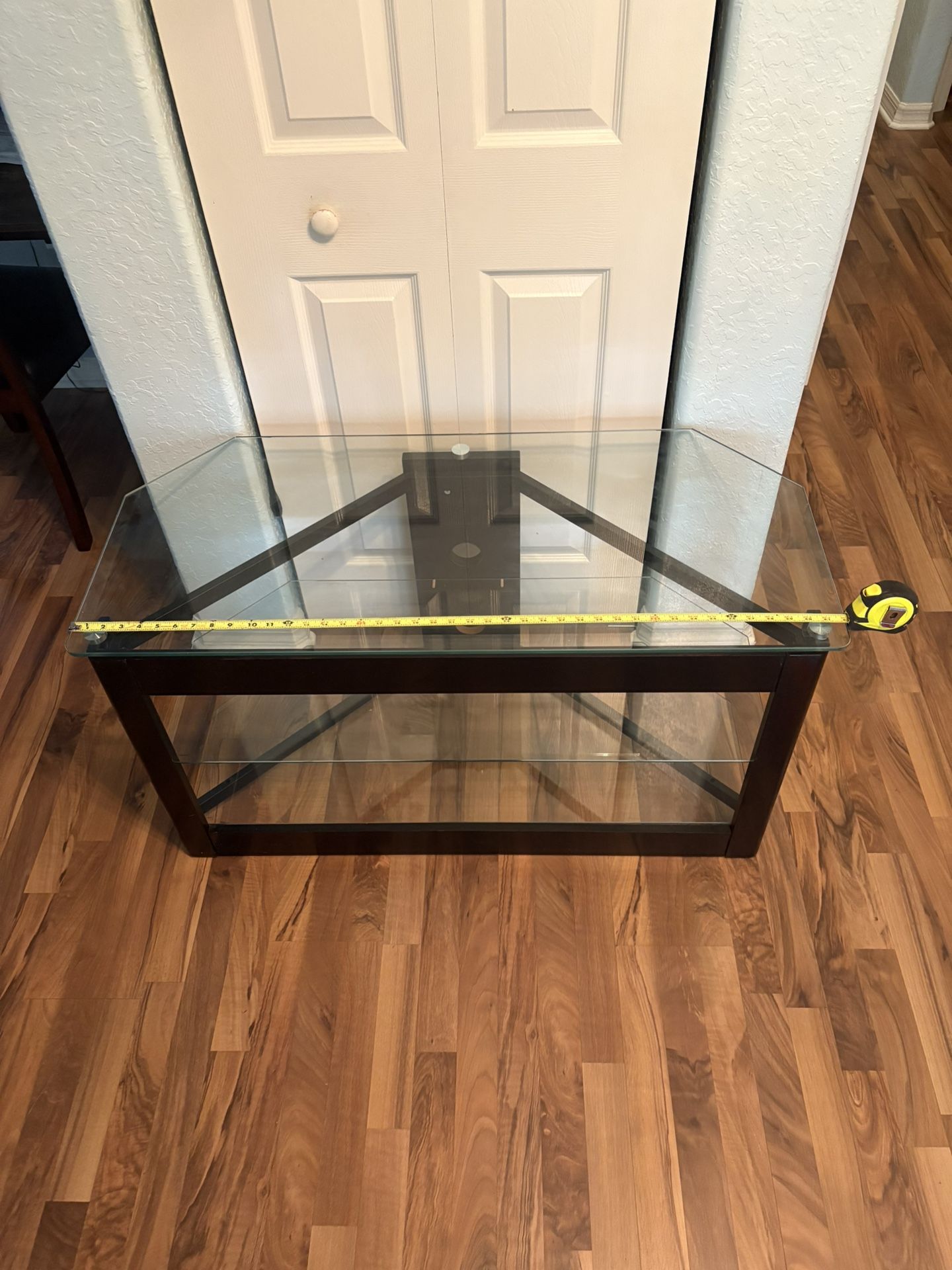 Glass Entertainment Centuryyyuy țt