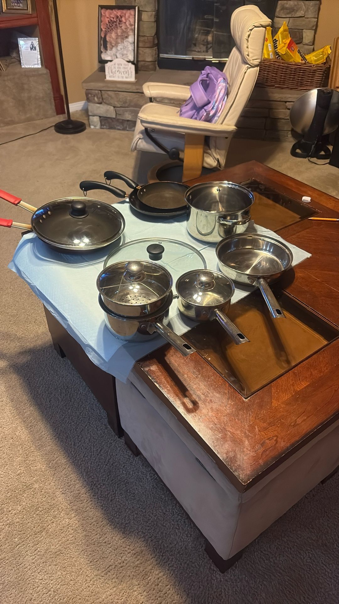 5 Frying Pans &4 Pots Good Condition