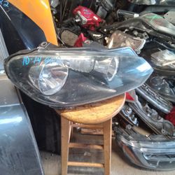 2010  - Volswagen Golf Right Headlight 2014 