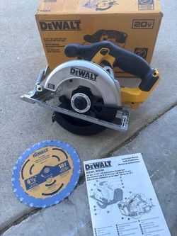 DEWALT 20V MAX Cordless 6.5 in. Sidewinder Style Circular Saw (Tool Only)