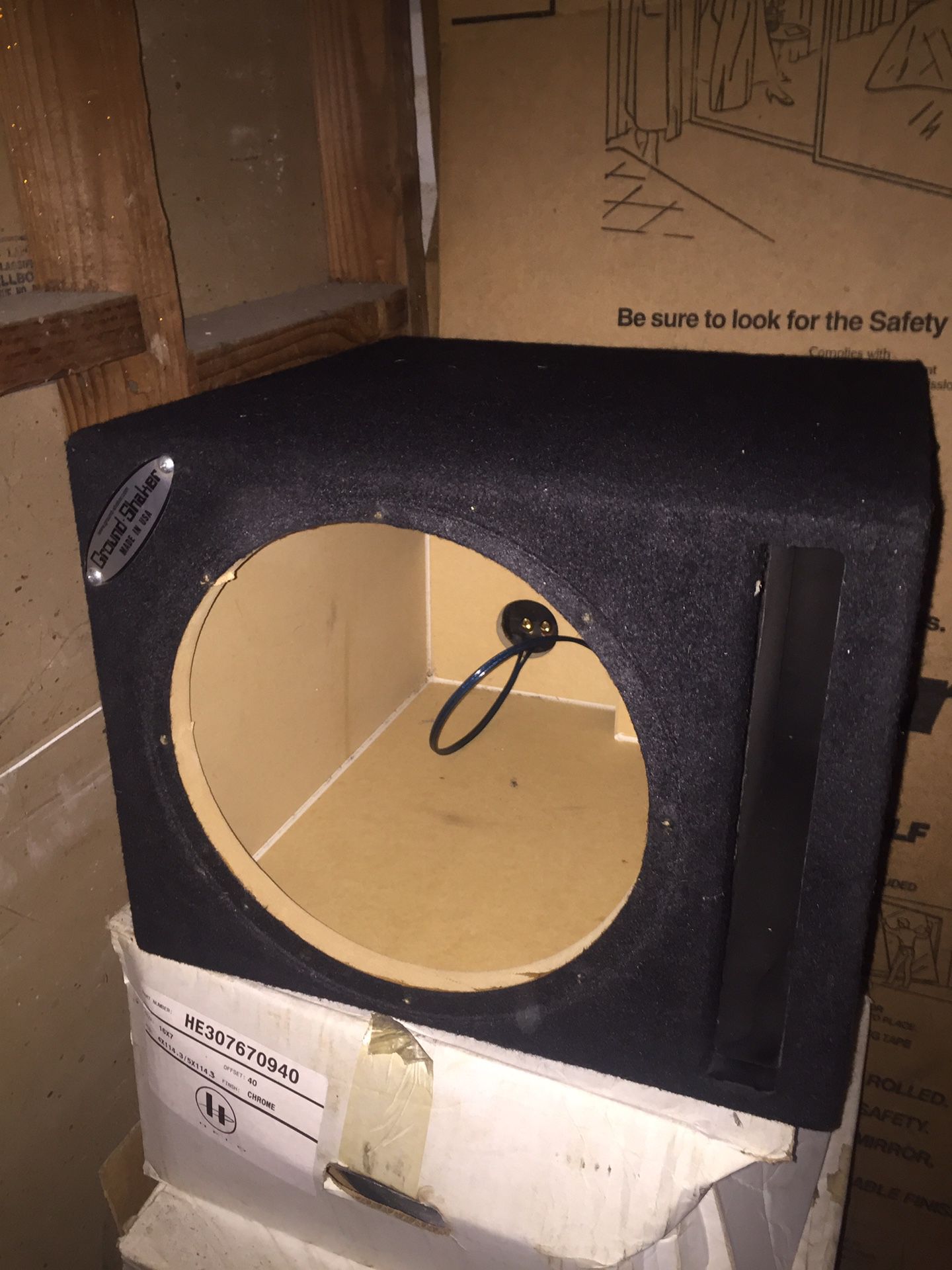 Subwoofer box for 12”.