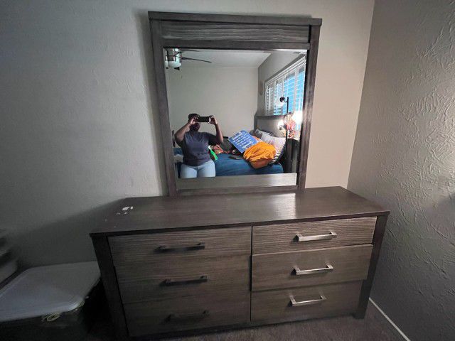 6 Drawer Dresser, Detachable Mirror And I Nightstand