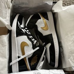 Jordan 1 Mid SE Size 12