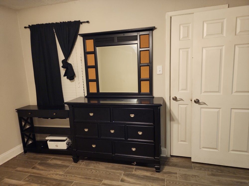 Small Dresser 