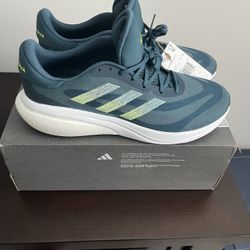 NEW Adidas Supernova 3 Size 13