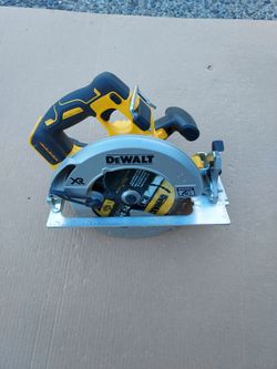 Dewalt DCS570 saw