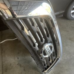 2017-2020 Nissan Pathfinder Front Grille (camera)