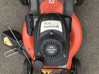 Husqvarna HD700L heavy duty lawn mower for Sale in Snohomish WA