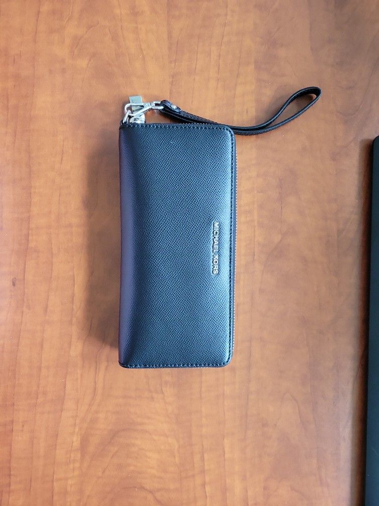 Michael Kors Jet Set Continental Wallet/Wristlet Black