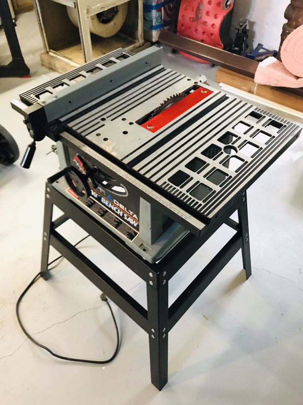 Delta 36545 10 inch bench saw with stand. for Sale in Chicago, IL