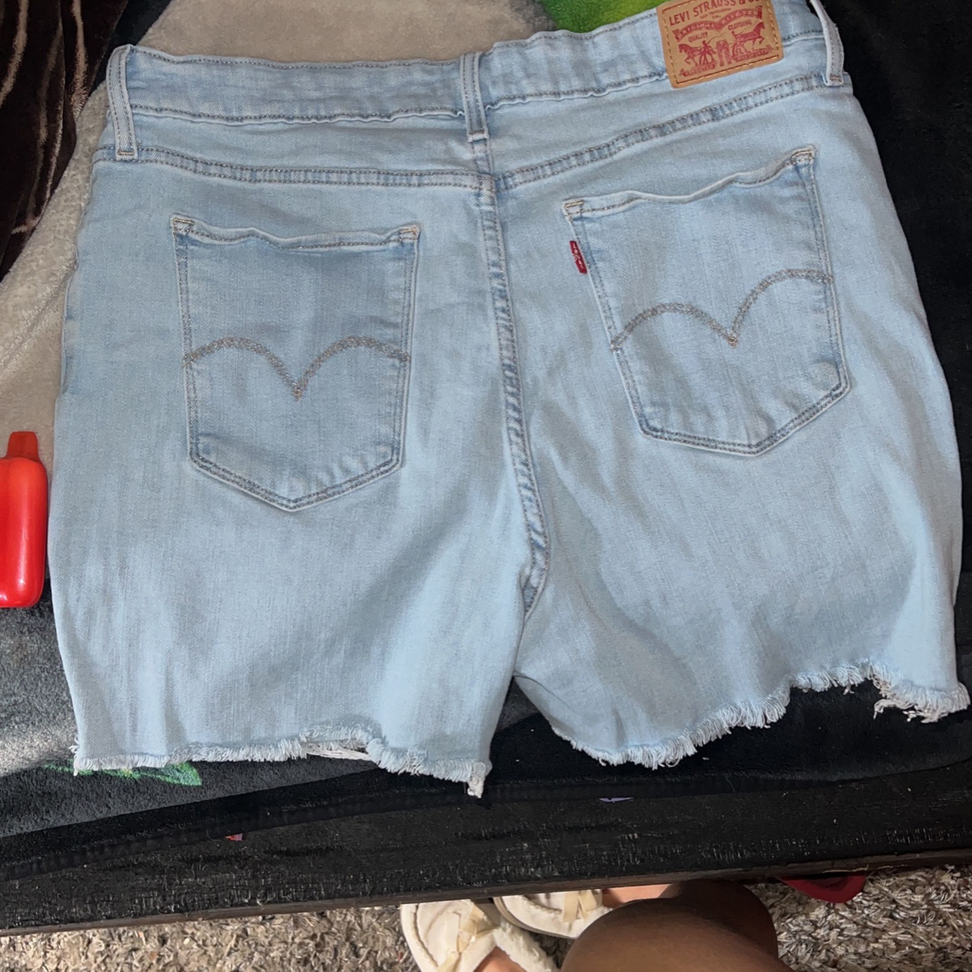 high rise levi shorts