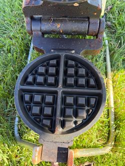 Cast Iron Waffle Maker