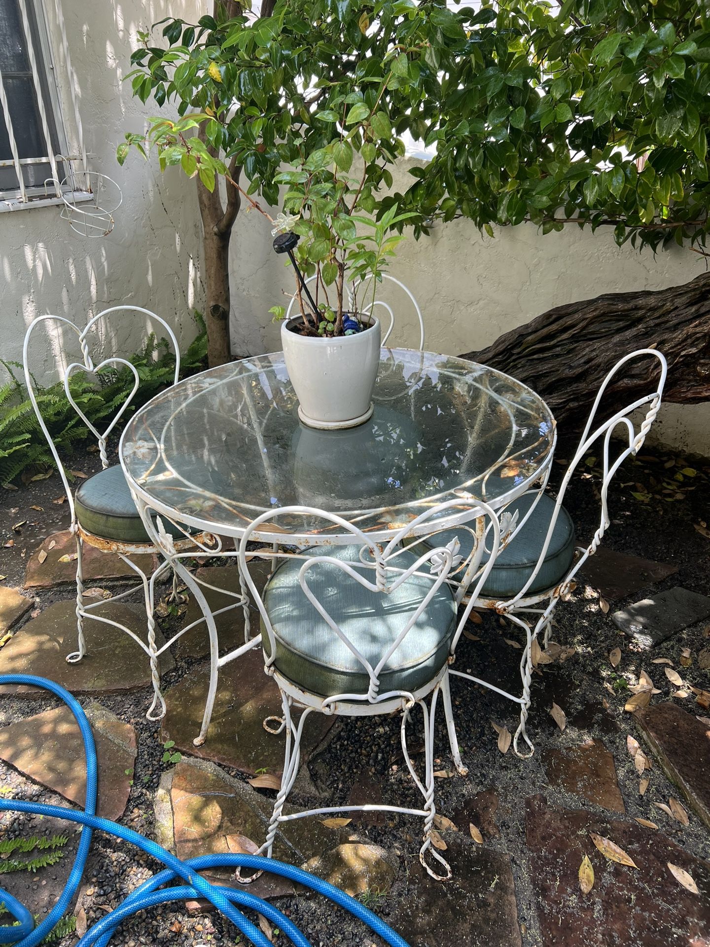 Antique Ice Cream Chairs And Table.