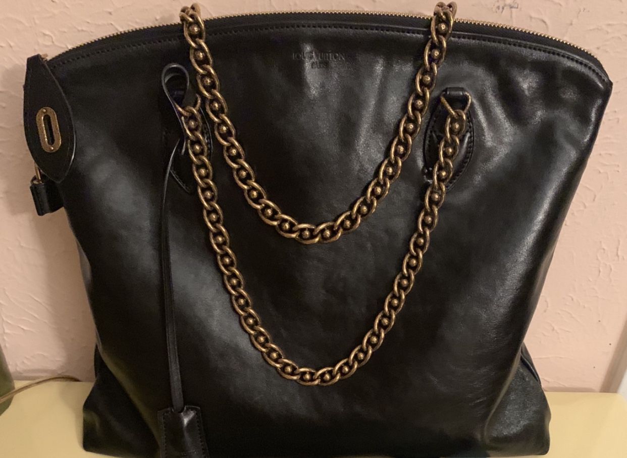 louis vuitton black bag with silver chain