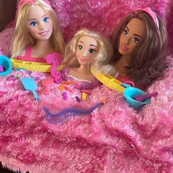 Read Below Barbie and Elsa hairstyling heads, see details