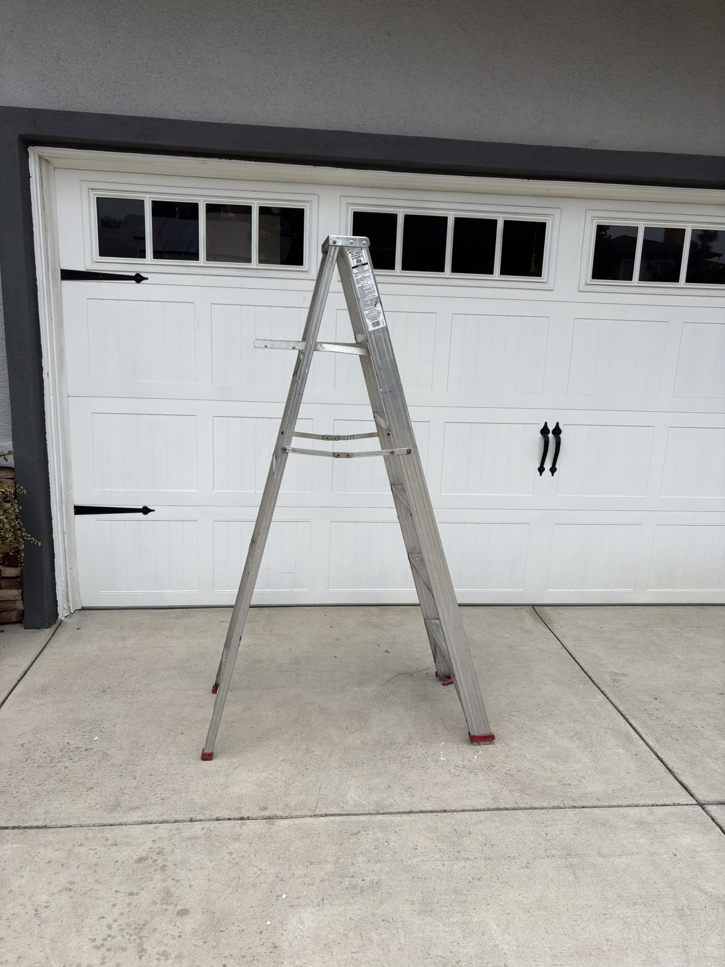 Aluminum Ladder 6 Feet