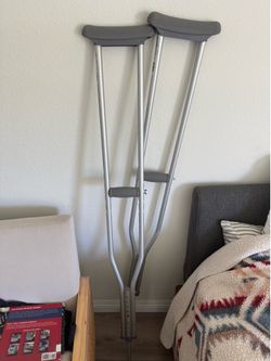 Crutches - like new- for heights 5’10” - 6’6”