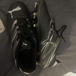Soccer cleats size 5