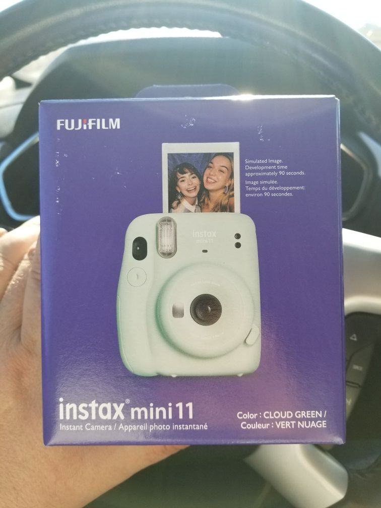 Fuji Instax Mini 11 with 2x10 film pack