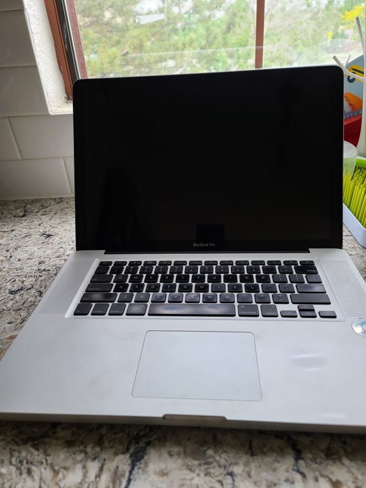 Apple MacBook Pro (15-inch, Mid 2010) 2.66Ghz Core i7 16GB RAM, NO SSD