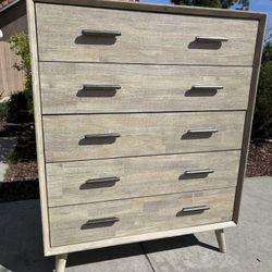 Solid Walnut Wood Dresser Chest of Drawers Furniture Excellent Condition Originally $2,000