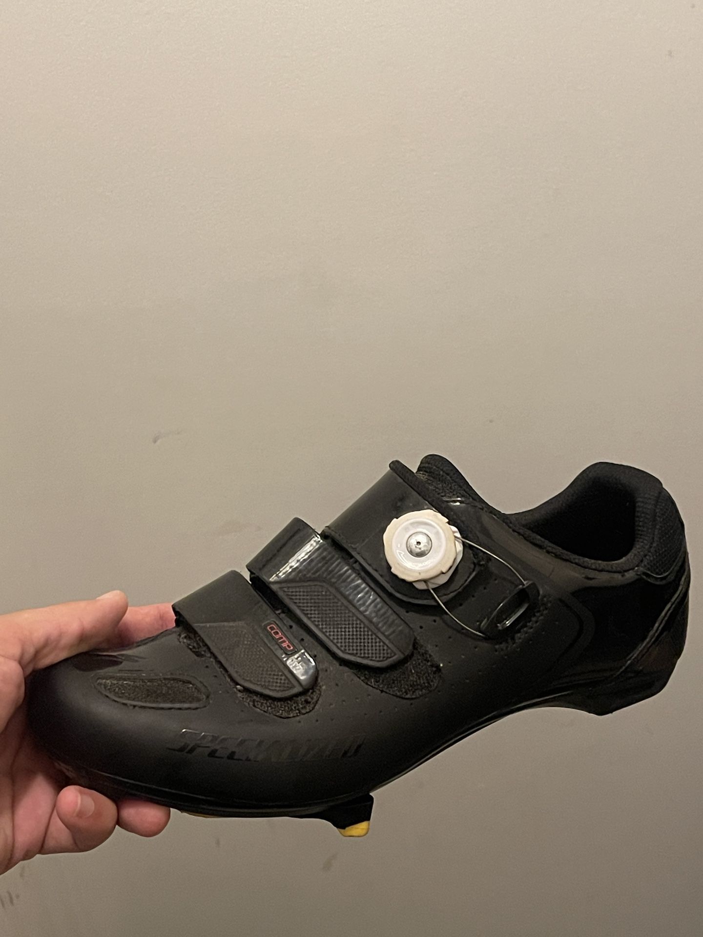 Size 9 bicycle shoes for the pedal