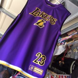 Lakers Jersey Size M