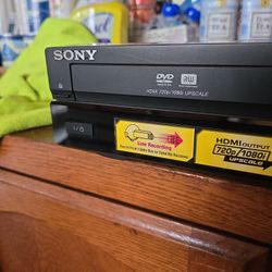 Sony RDR-VX525 DVD Recorder VCR Combo. 