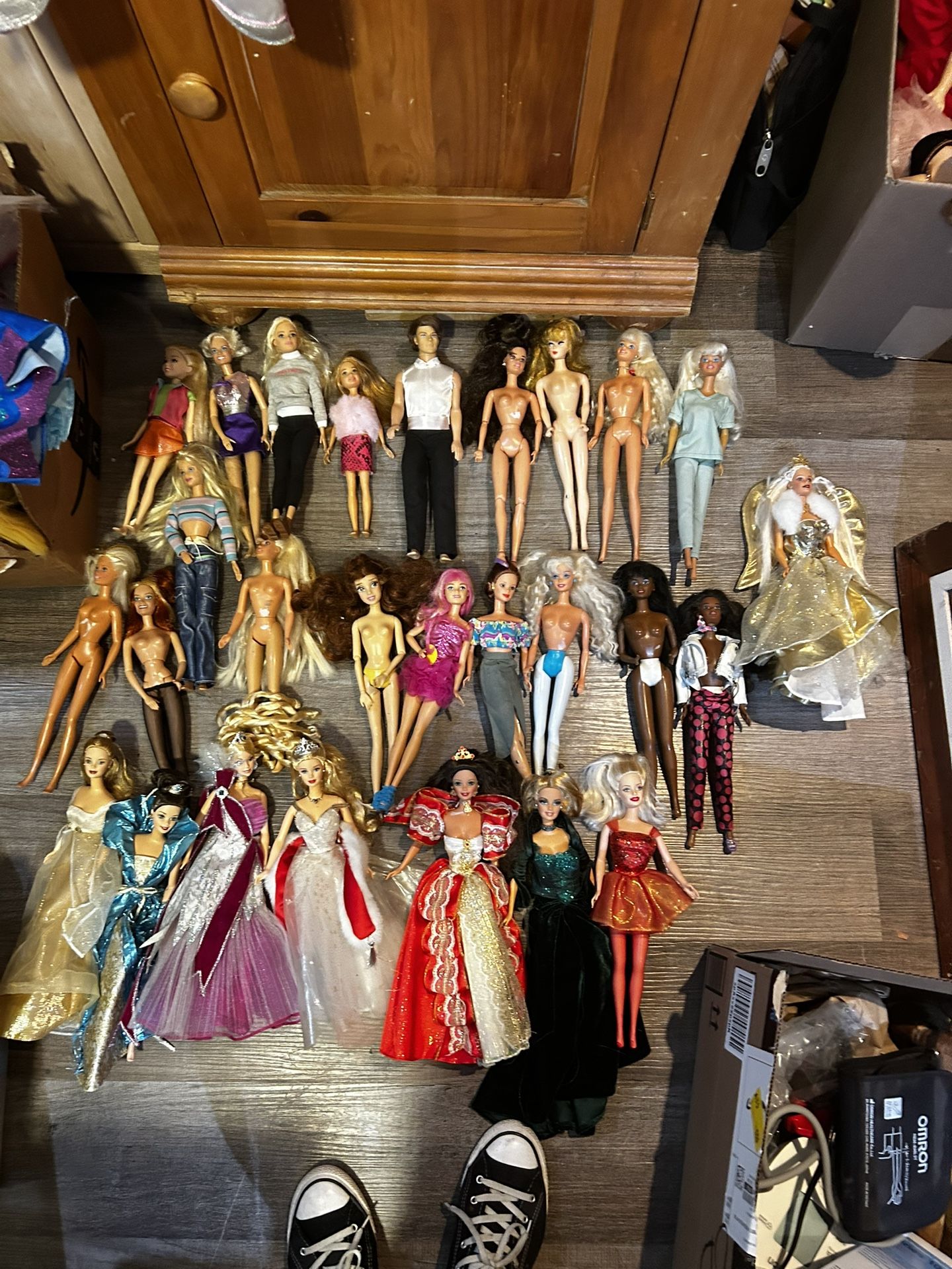 Barbie Vintage Collection 27 Dolls And Also Babie Barbies And Tons Of Clothing And Accessories ππ₯°