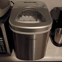 Frigidaire 26-lb Compact Countertop Ice Maker – Stainless Steel