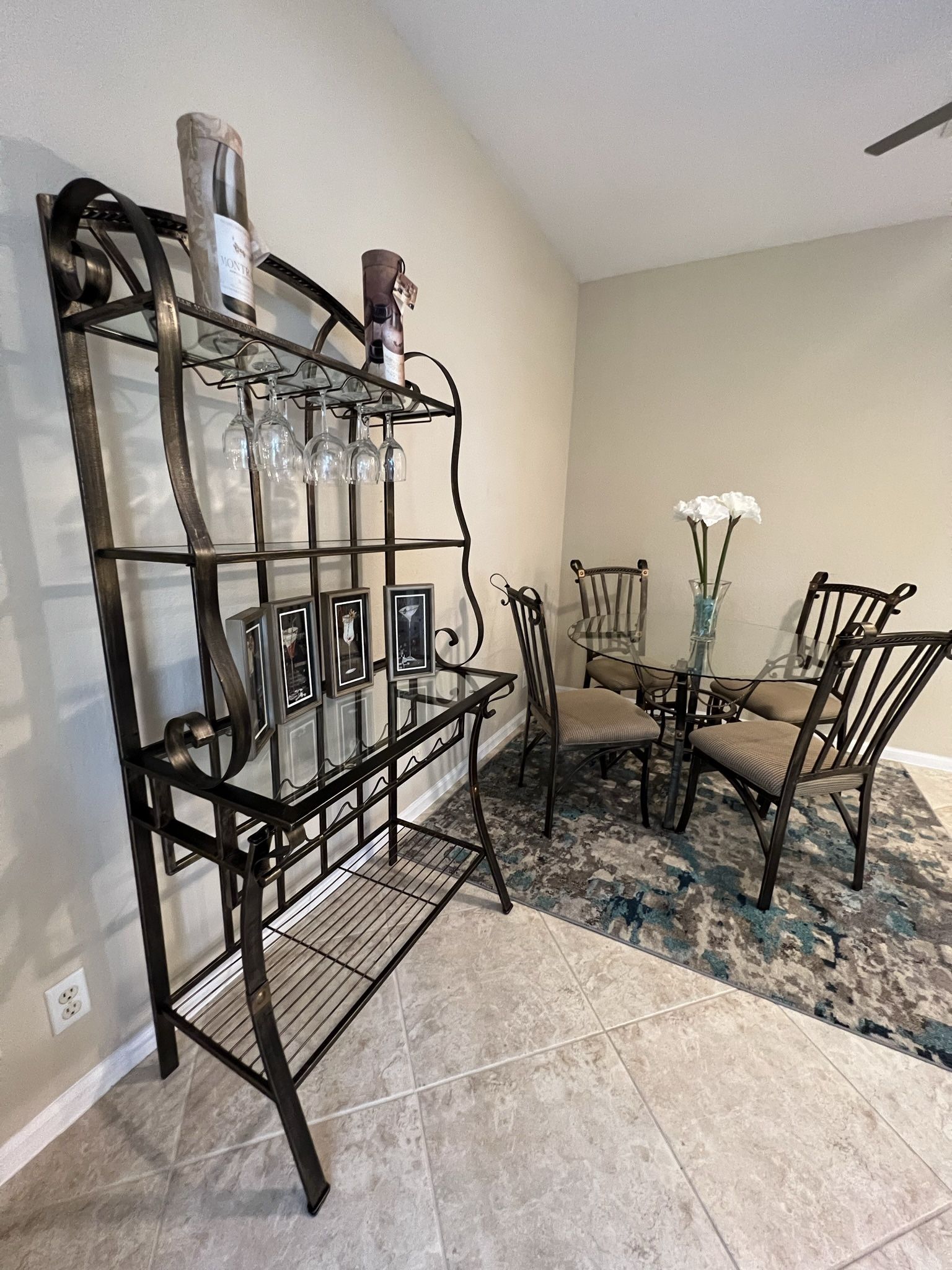 Kitchen/Dining Room Glass Table w/ 4 Chairs & Besutiful Wine Rack