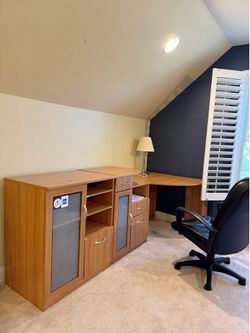 Corner desk and chair