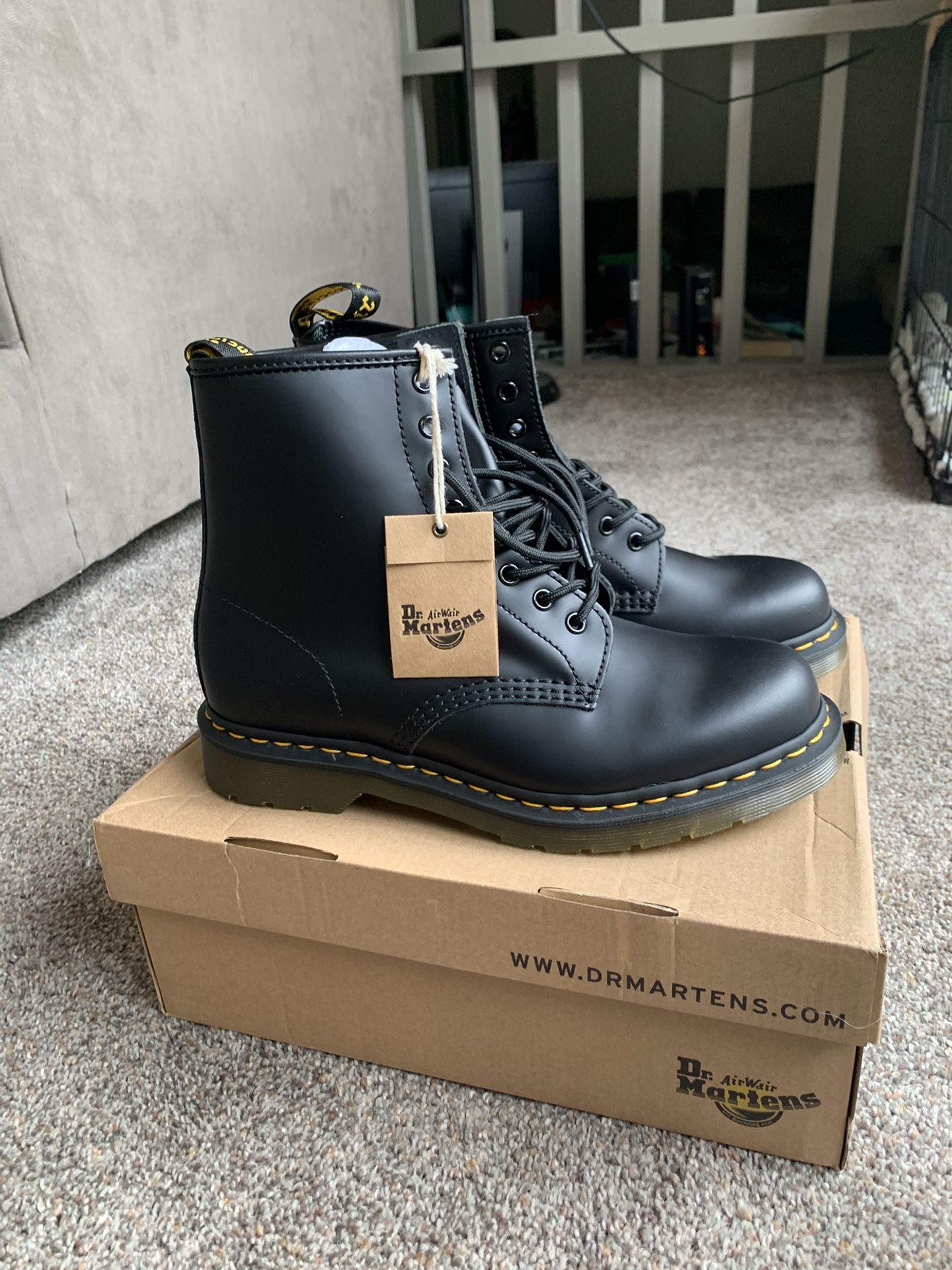 Doc Martens / mens / Sz 9 / BRAND NEW (never worn)