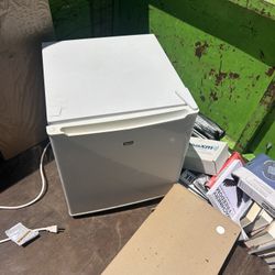 Mini Fridge 