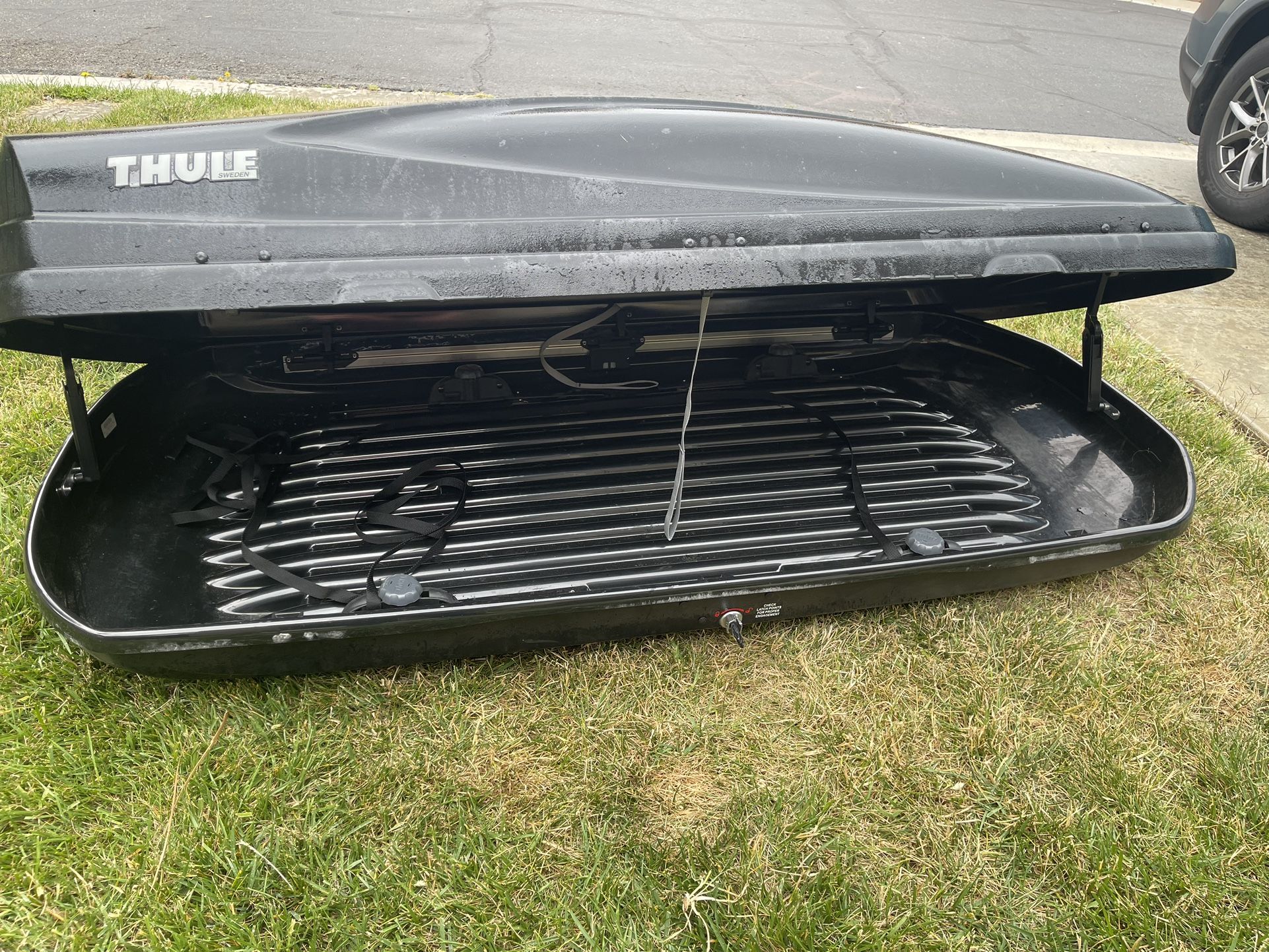 Thule atlantis 1600 cargo box sale